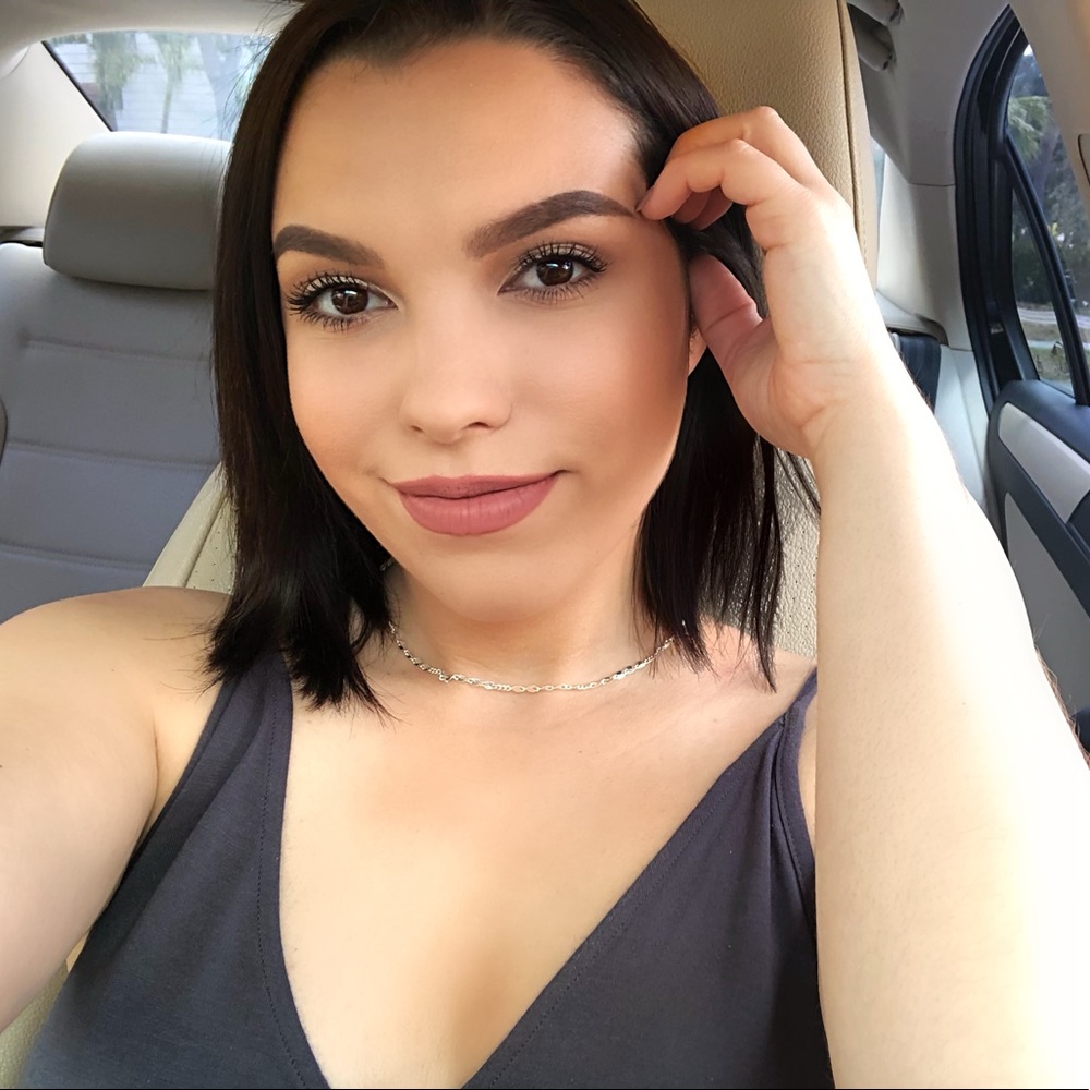 Meet your Posher, Kayla